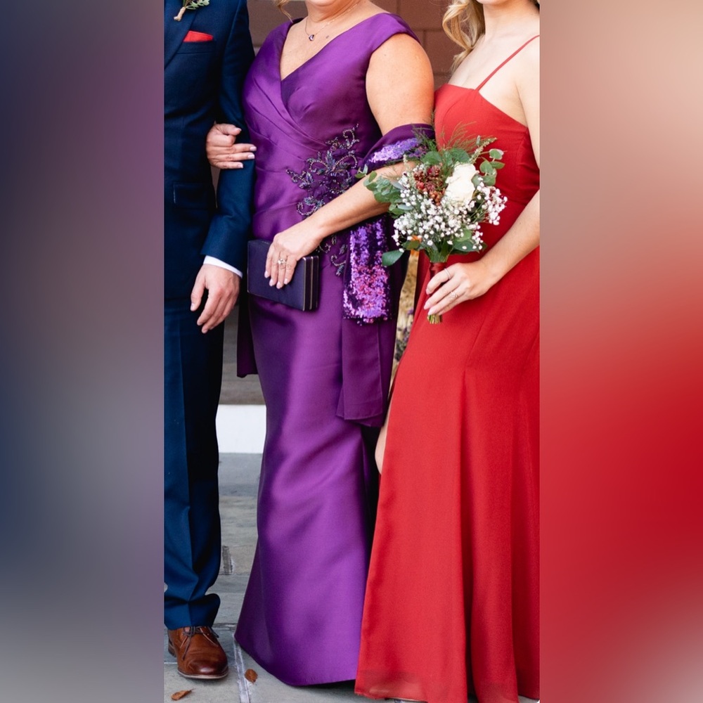 Like new MGNY MOB dress. Gorgeous eggplant color. Dry cleaned size 12 - Picture 7 of 7